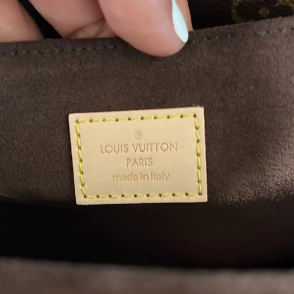 SOLD! Authentic Louis Vuitton Pochette Metis! - Picture 10 of 16